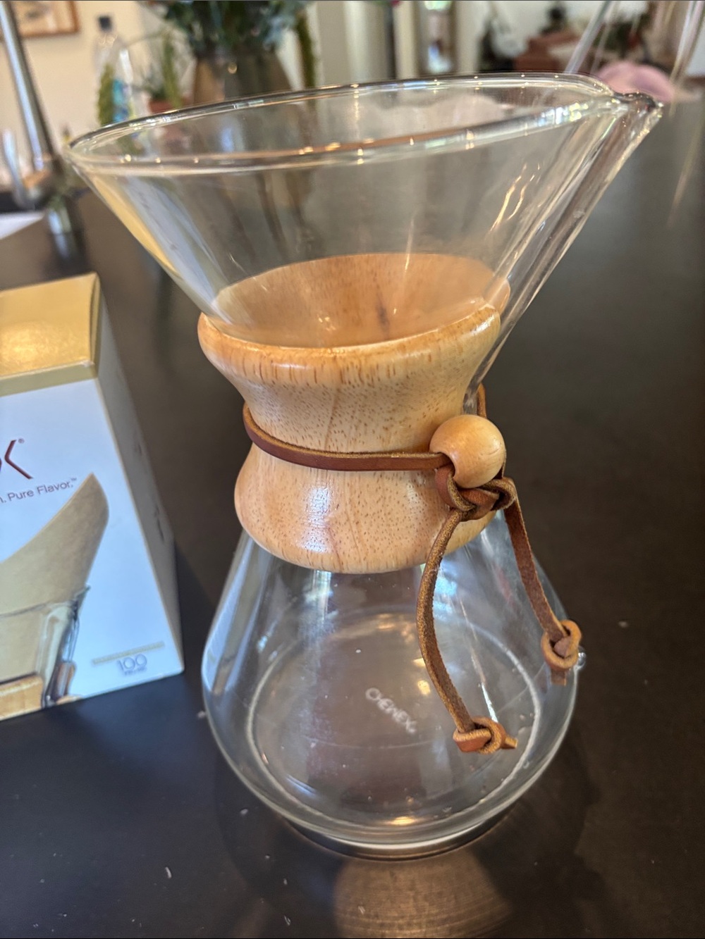 Chemex Glass Pour-Over Coffee Maker with Natural Wood Collar plus filters - Picture 4 of 4